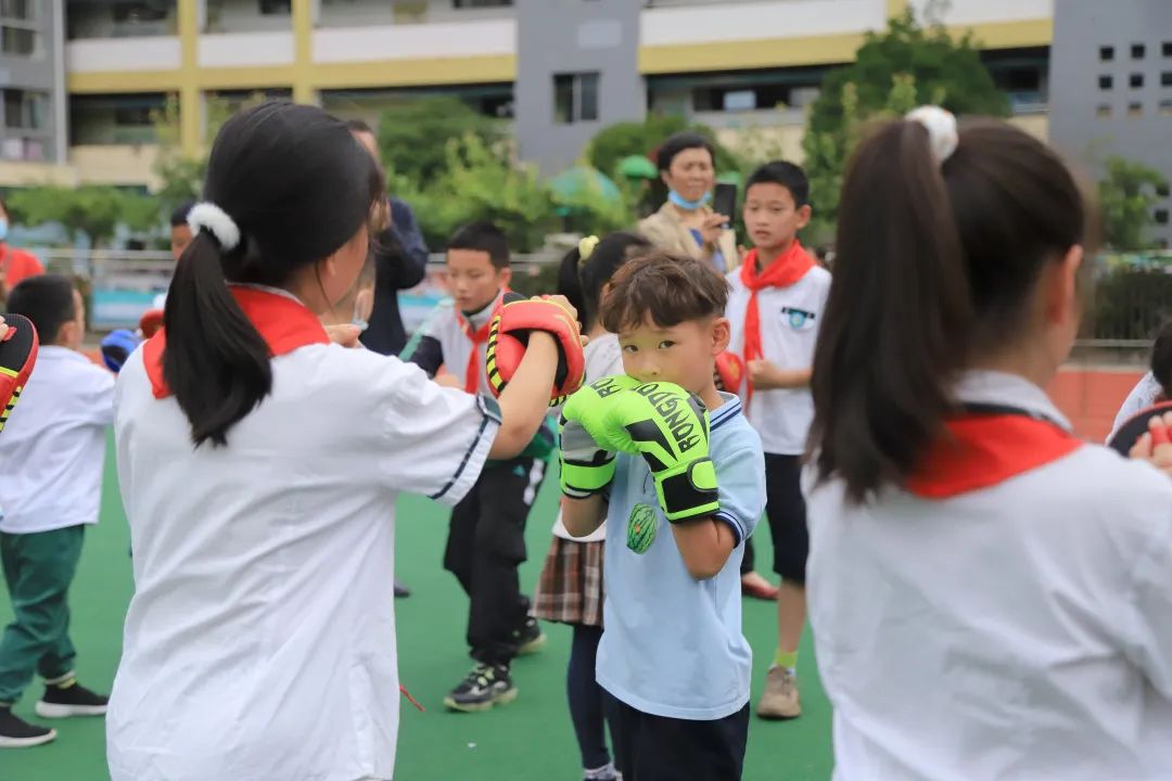 “我和南小零距离”一一记2022春南湖小学幼小衔接主题活动