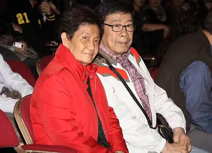 90岁“修哥”胡枫出道66年与妻子恩爱零绯闻，今儿孙满堂