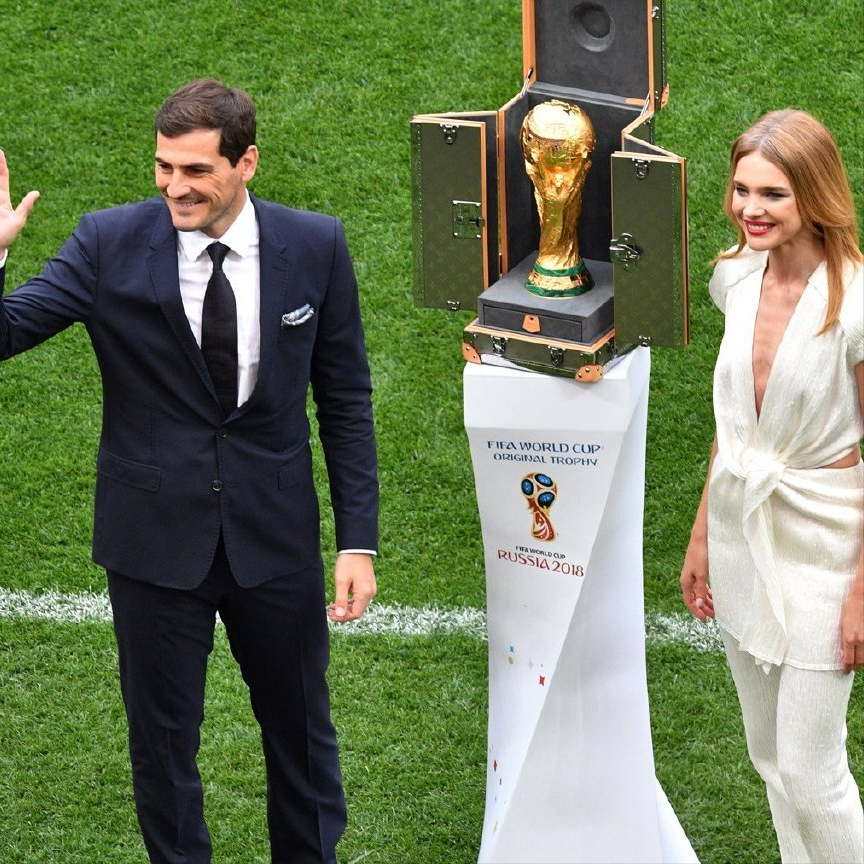 吉娘娘2014年世界杯（超模也爱足球，34岁吉娘娘、36岁水果娜，助阵本国世界杯开幕式）