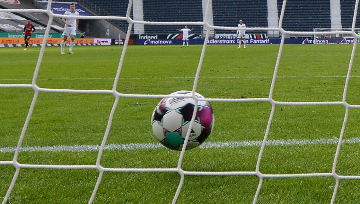 足球裁判开球怎么站位（伪球迷的自我修养(一)：你还不知道的足球比赛规则都在这里）