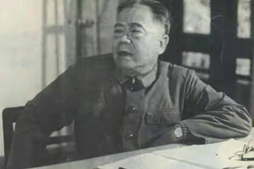 1985年，许世友在南京病逝，战友聂凤智因悼文大怒：你们是针对谁