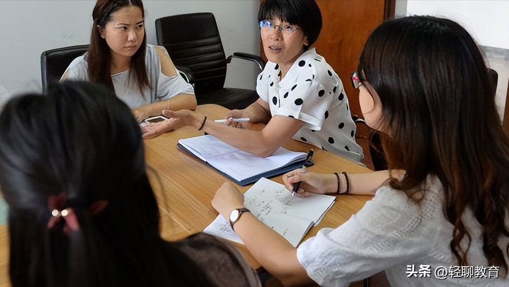 如何上好数学复习课(怎样提高数学课堂教学效率？名校长：抓好课堂教学核心环节是关键)