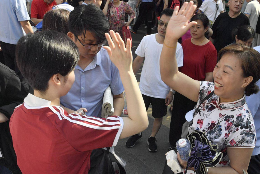 高考和中考当天，家长应该全程陪同吗？过来人给出建议