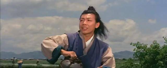 很显然午马也意识到了自己颜值的致命问题,他早早就做好了准备:像午马