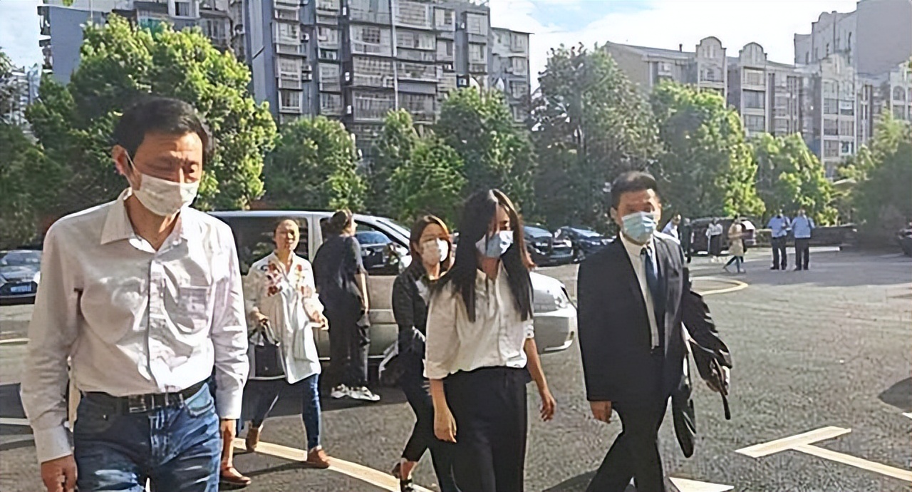 “我爸是李刚”的李启铭，出狱后找工作连吃闭门羹，成为装修工人