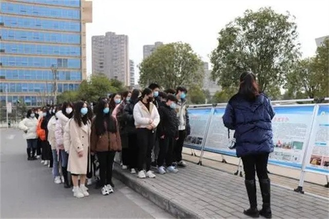 职校生实习现状：宁在格子间免费干活，也不愿在一线“打磨”