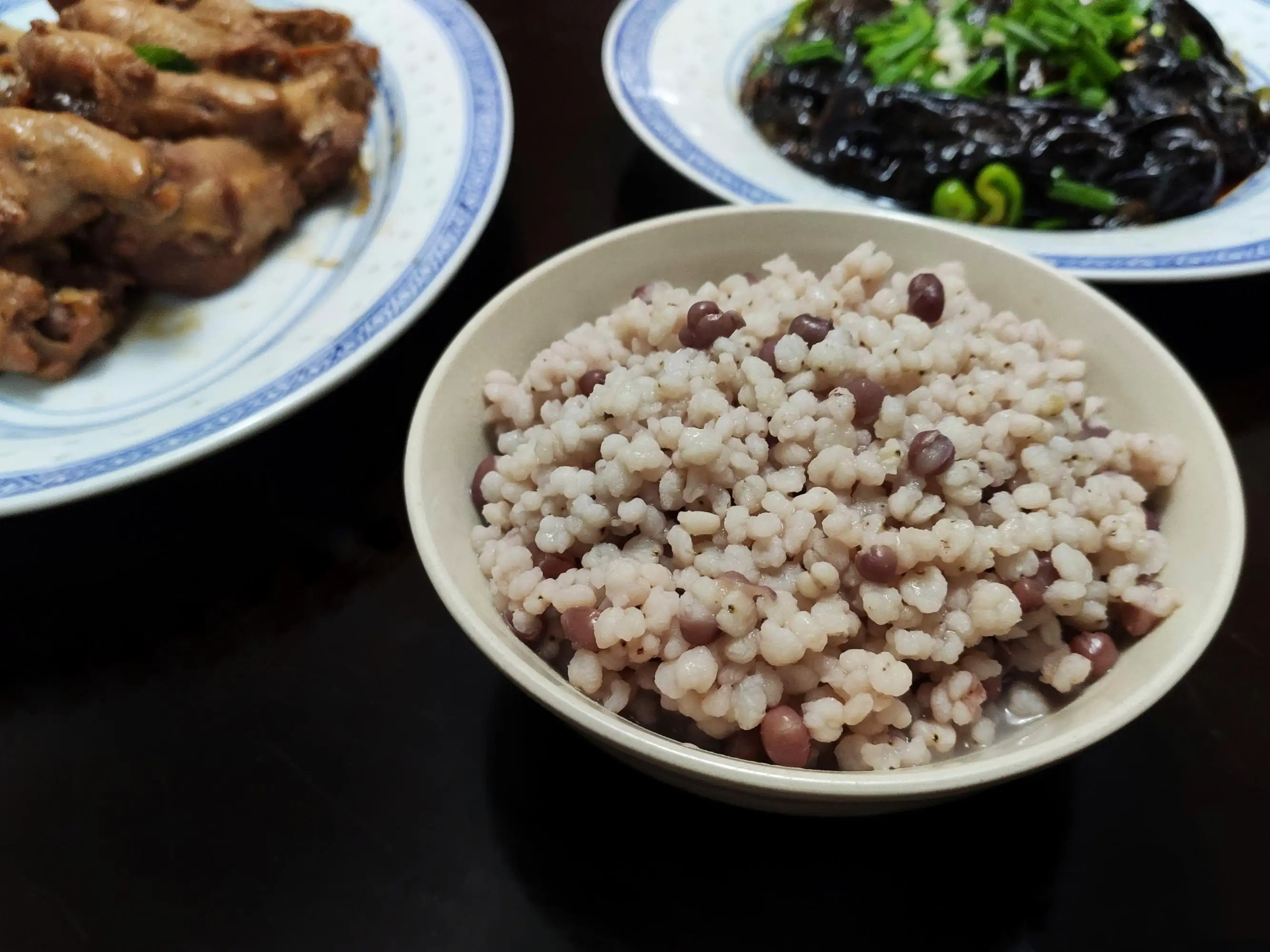 高粱米水饭怎么做（手把手教会你制作高粱米水饭）