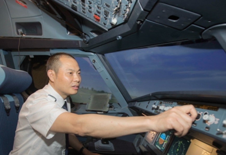 刘传健事件副机长怎么样了 刘传健机长8633真实落地视频-春风号