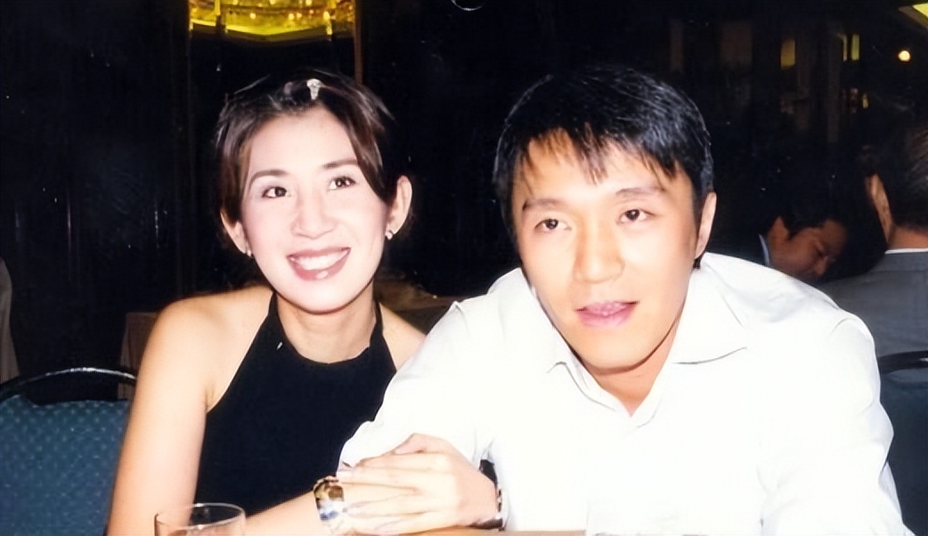 吴君如说错一句话，差点被东北四爷扣住，吴君如：四爷我只认谢贤