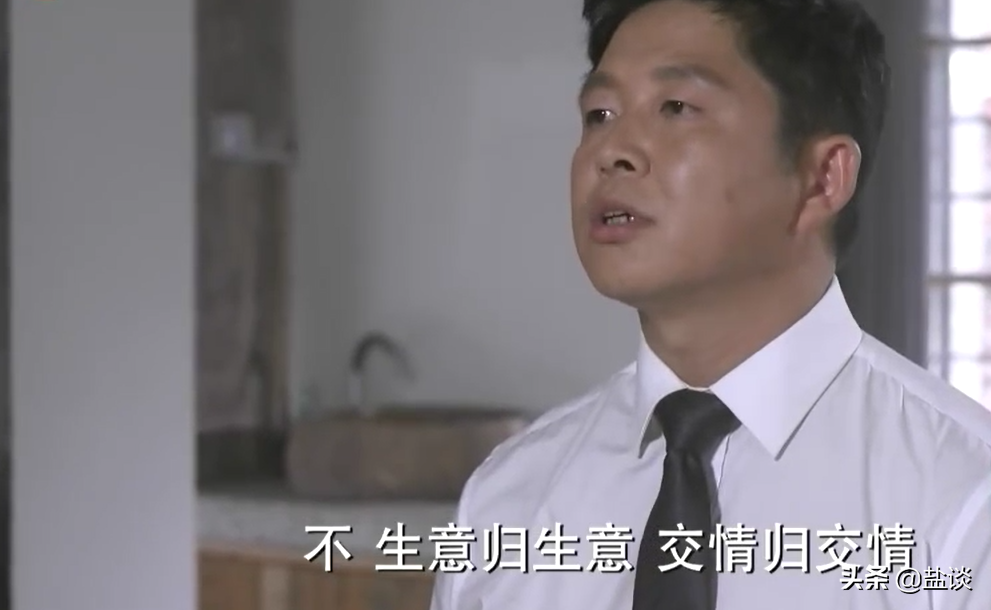 重看《何以笙箫默》，很多人都迷何以琛，而我看到了“丑男”老袁