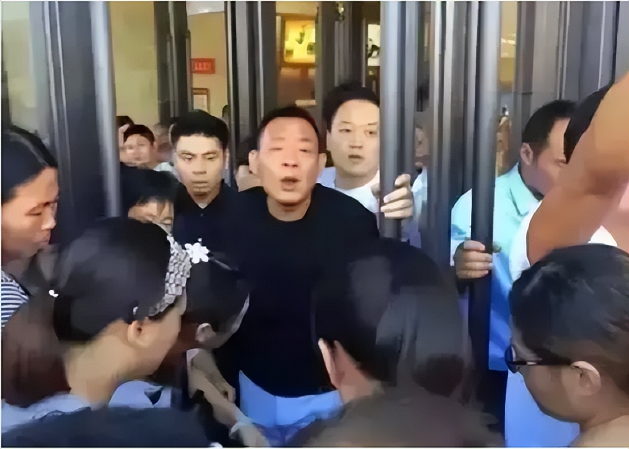 创河南商超服务楷模，马云雷军纷纷前来请教，于东来是怎么做到的