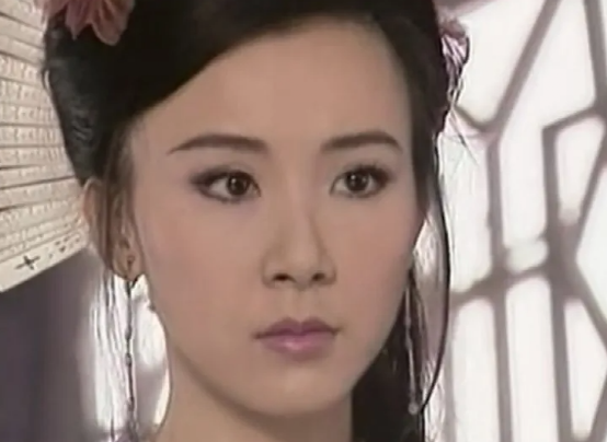 “畸形脸、电风扇脸”，10位整容过度的女星，有人直接命丧手术台