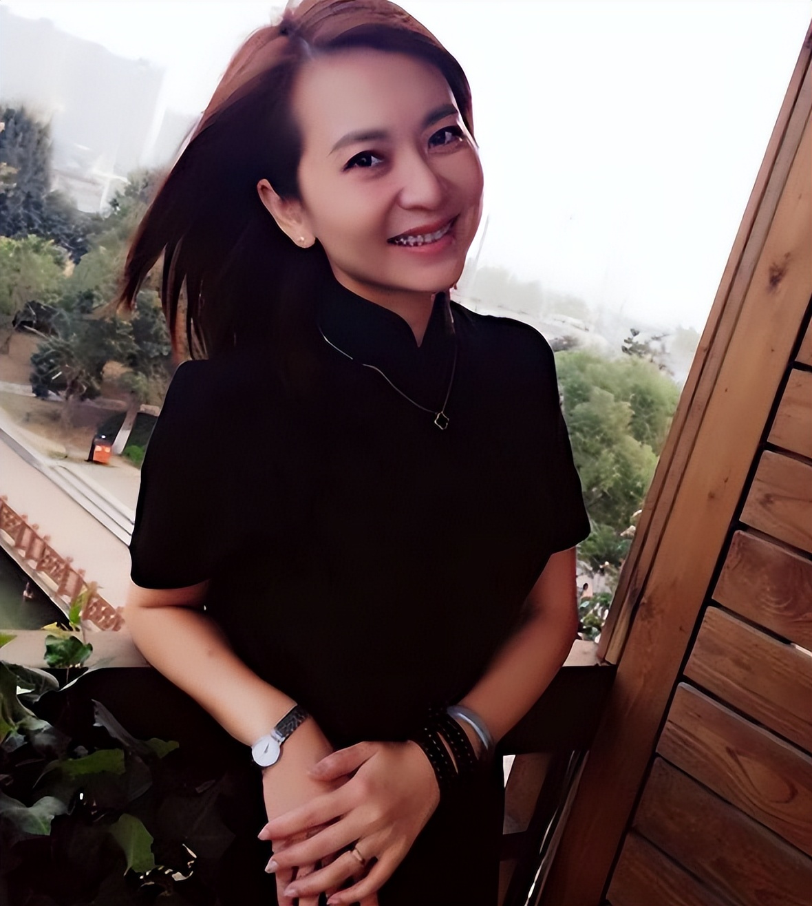 甘萍:凭《大哥你好吗》走红,嫁足球运动员,婚后生一女幸福美满