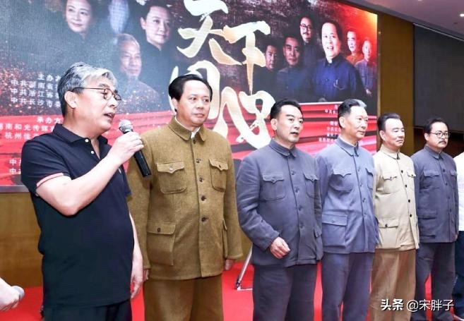 刘劲、孙维民缺席，郭伟华《天下同心》演周总理，美中不足是外形