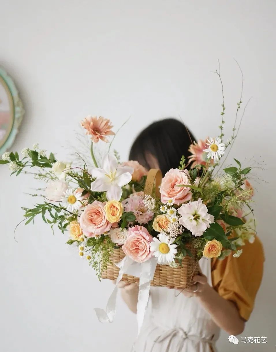 结婚纪念日送什么花？可选择百合花、并蒂莲和红掌-第167张图片