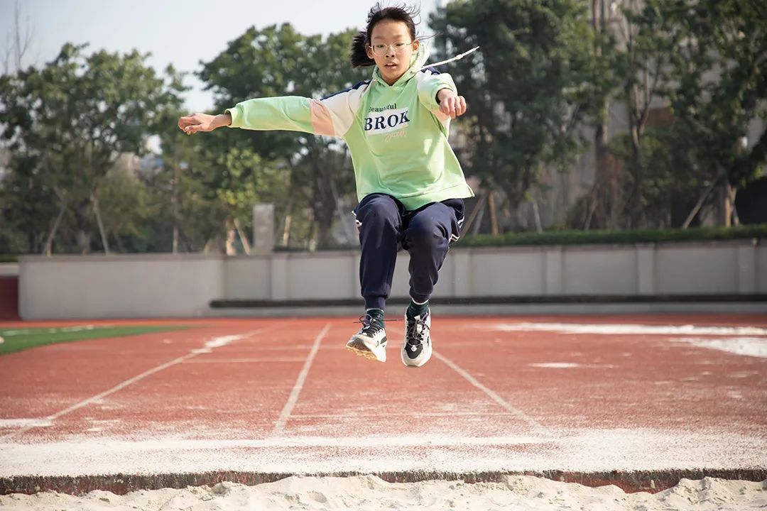 篮球选修课怎么考试(选修课结业大赏，看孩子们的十八般武艺)