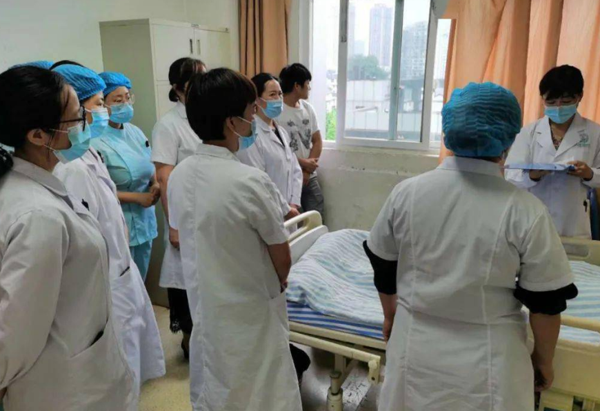 “医学类”专业排名调查，临床医学地位下降，榜首真的“吃香”