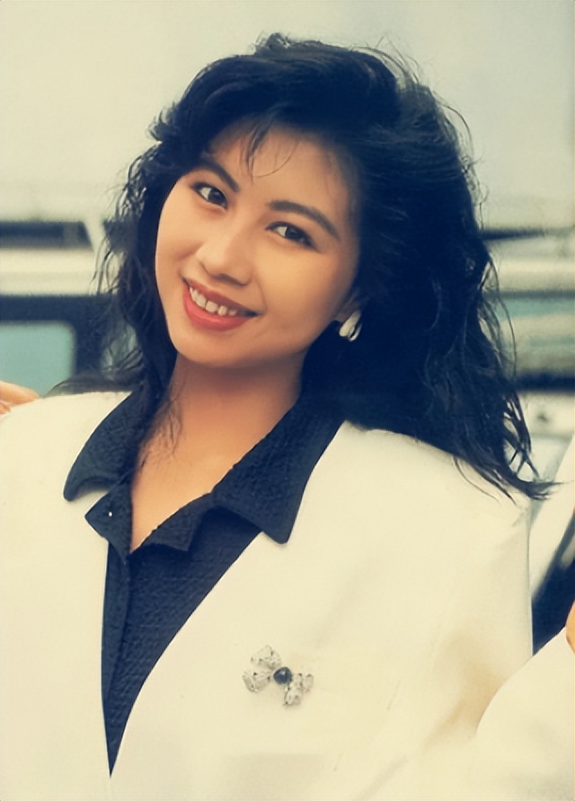 “六福珠宝创始人”杨宝玲：集美貌与才华于一身的港姐冠军