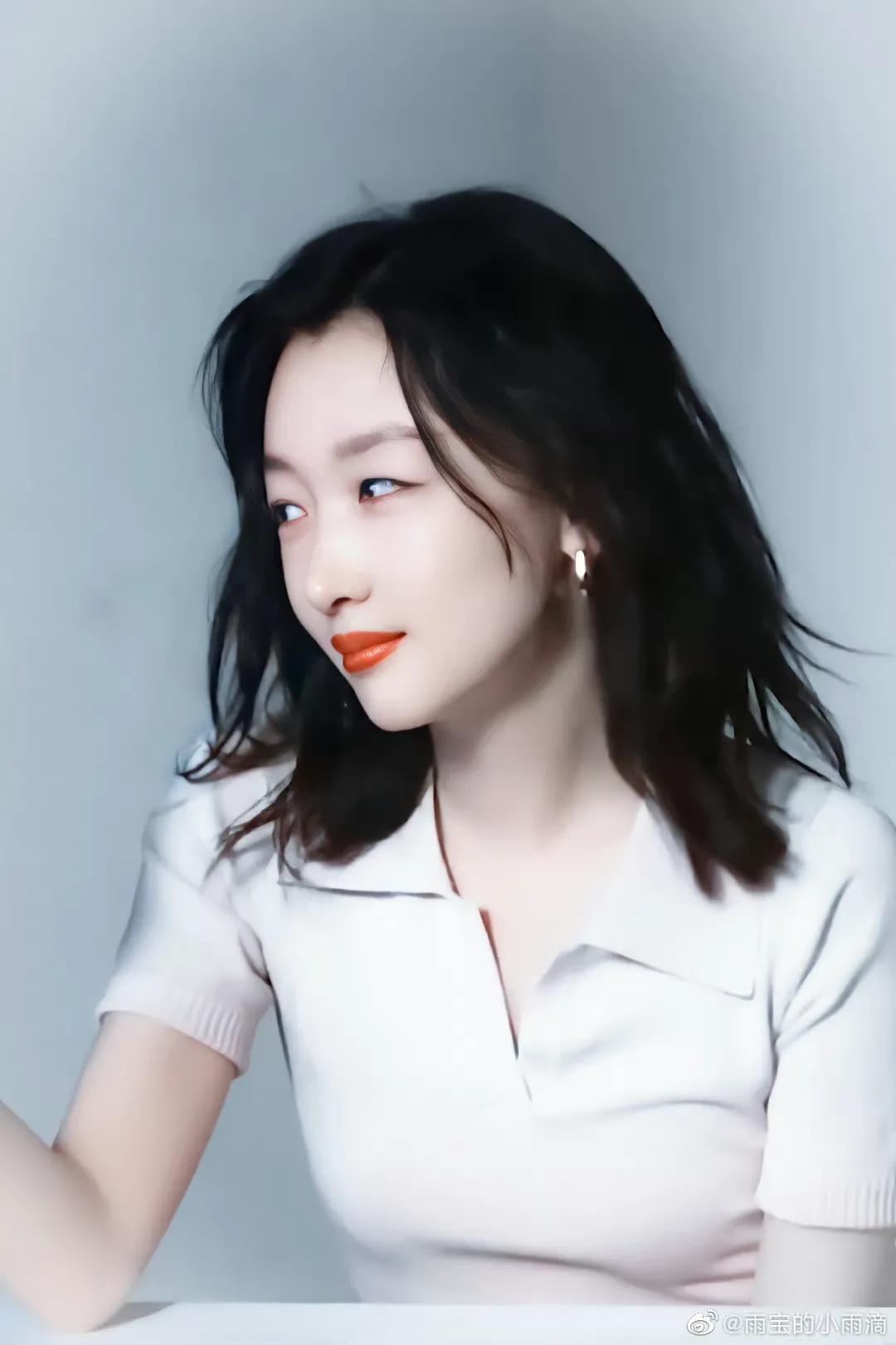 美女明星 周冬雨的眼睛配脸型真的是绝配太美了