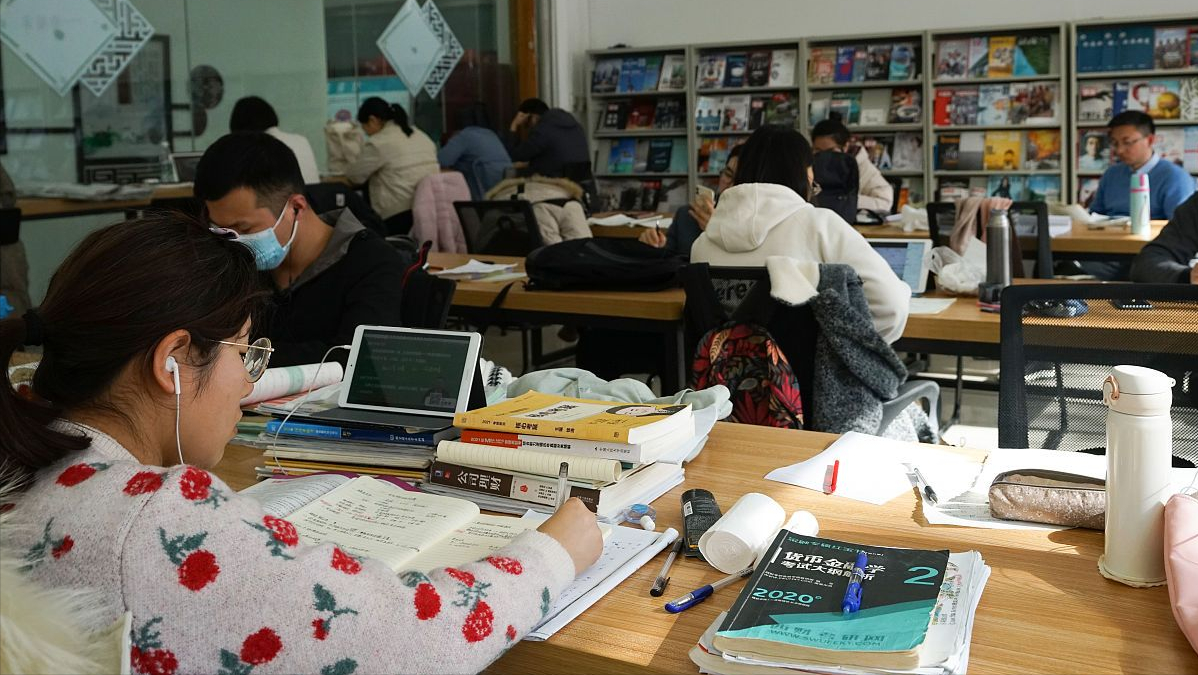 4万多人报考录取4千多人，考研巨无霸四川大学性价比怎么样？