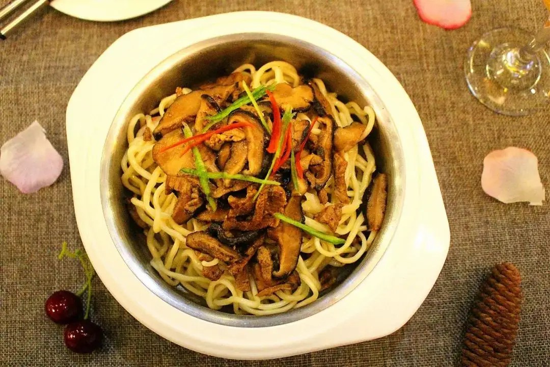图片[2]-【羊肉焖面】做法步骤图 孩子们都抢着吃 特香-起舞食谱网