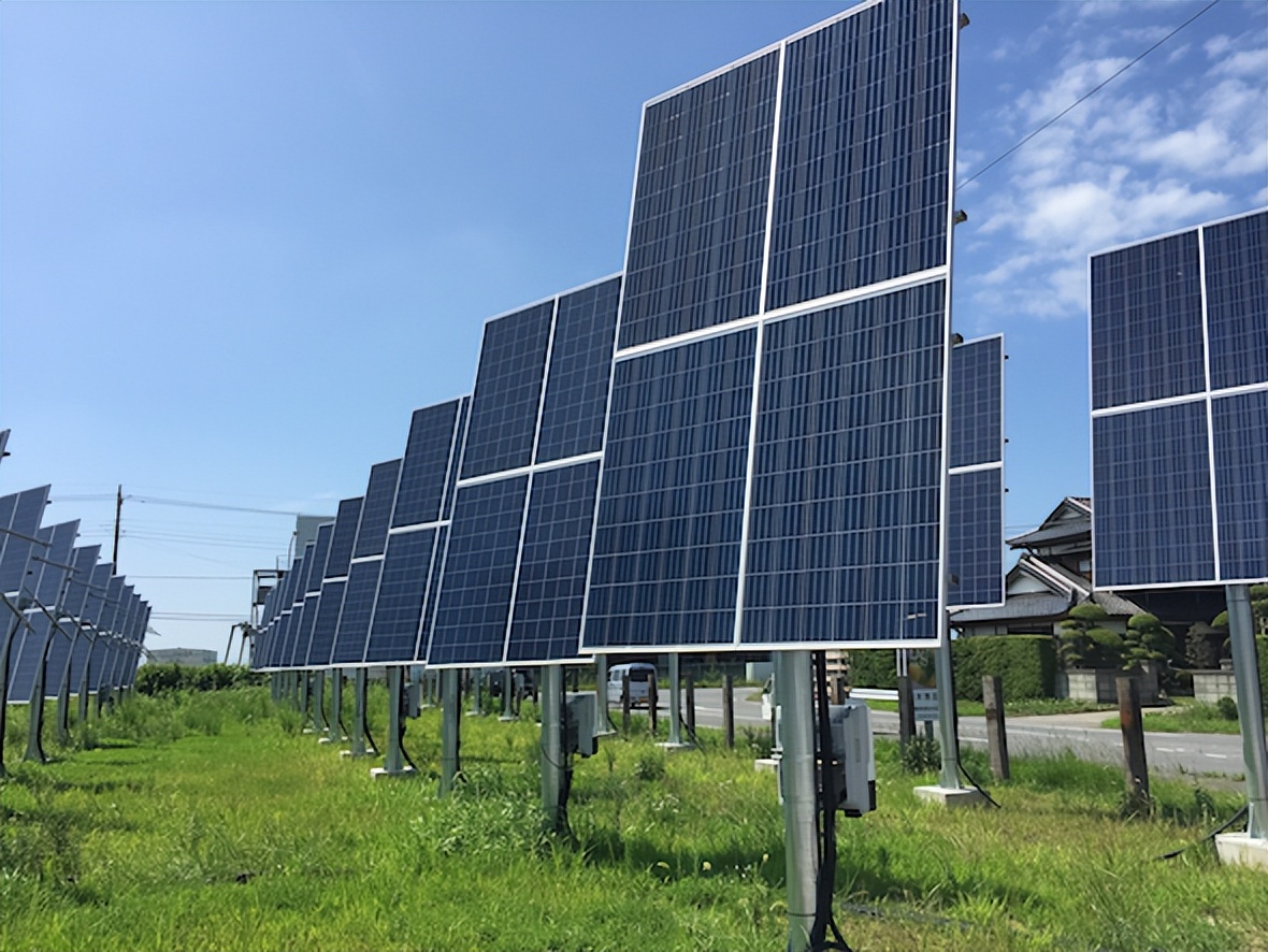 一小块太阳能电池板为什么遇到阳光就可以发电?原理是什么?