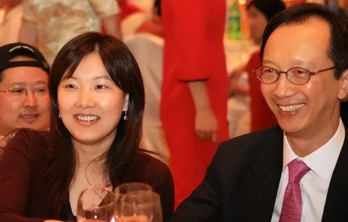 梁錦松個人資料（面對與梁錦松的26歲年齡差爭議，伏明霞回應：我喜歡成熟一點的）