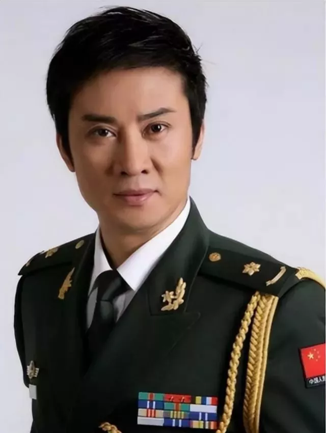 56岁知名歌手江涛面容俊俏认不出,满脸科技与狠活,评论区沦陷