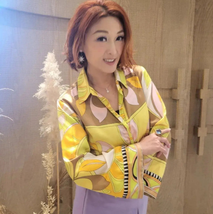 知名歌手李蕙敏近况！52岁冻龄有术，无法生育领养孤儿圆当妈梦