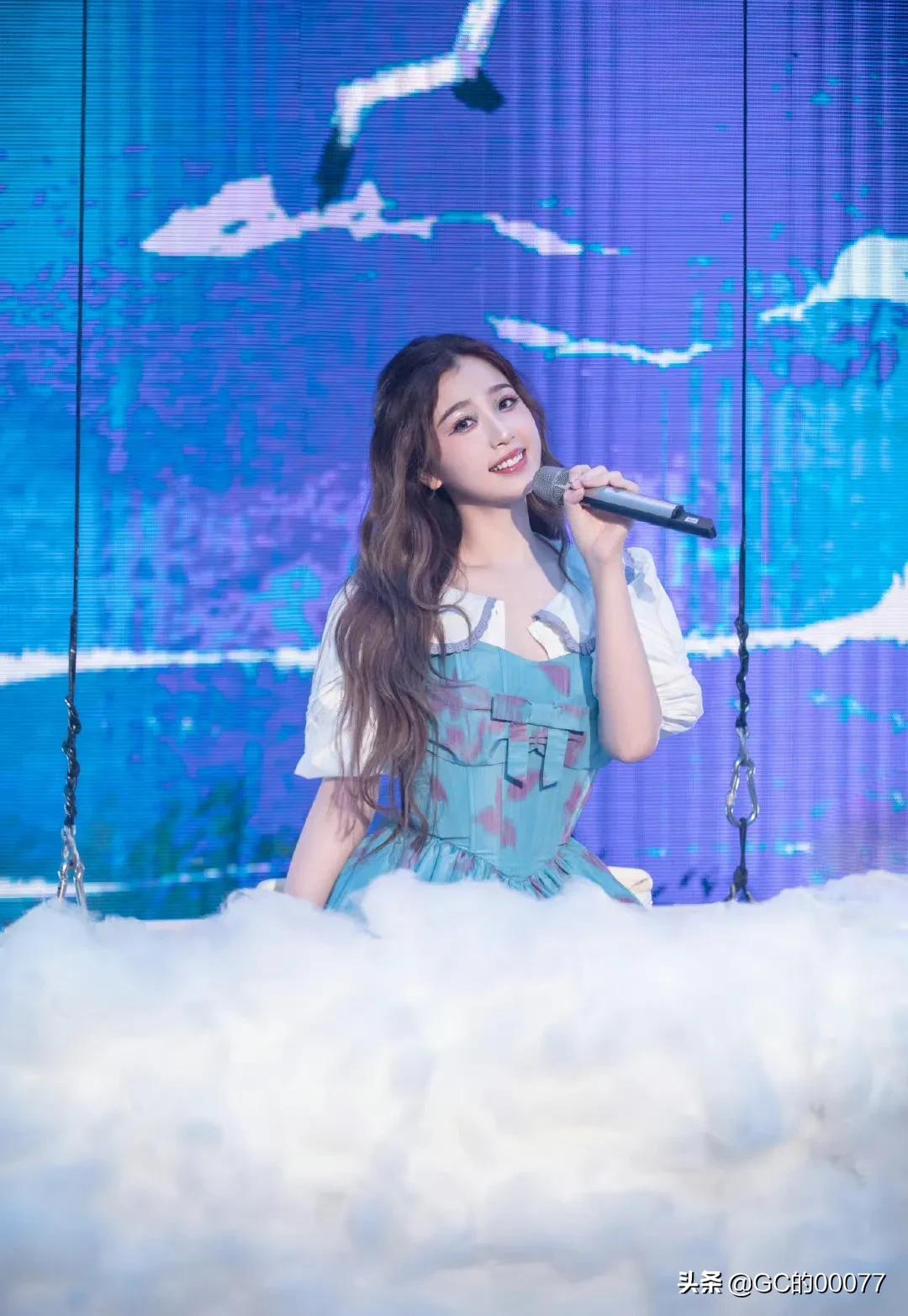 明星图片虞书欣