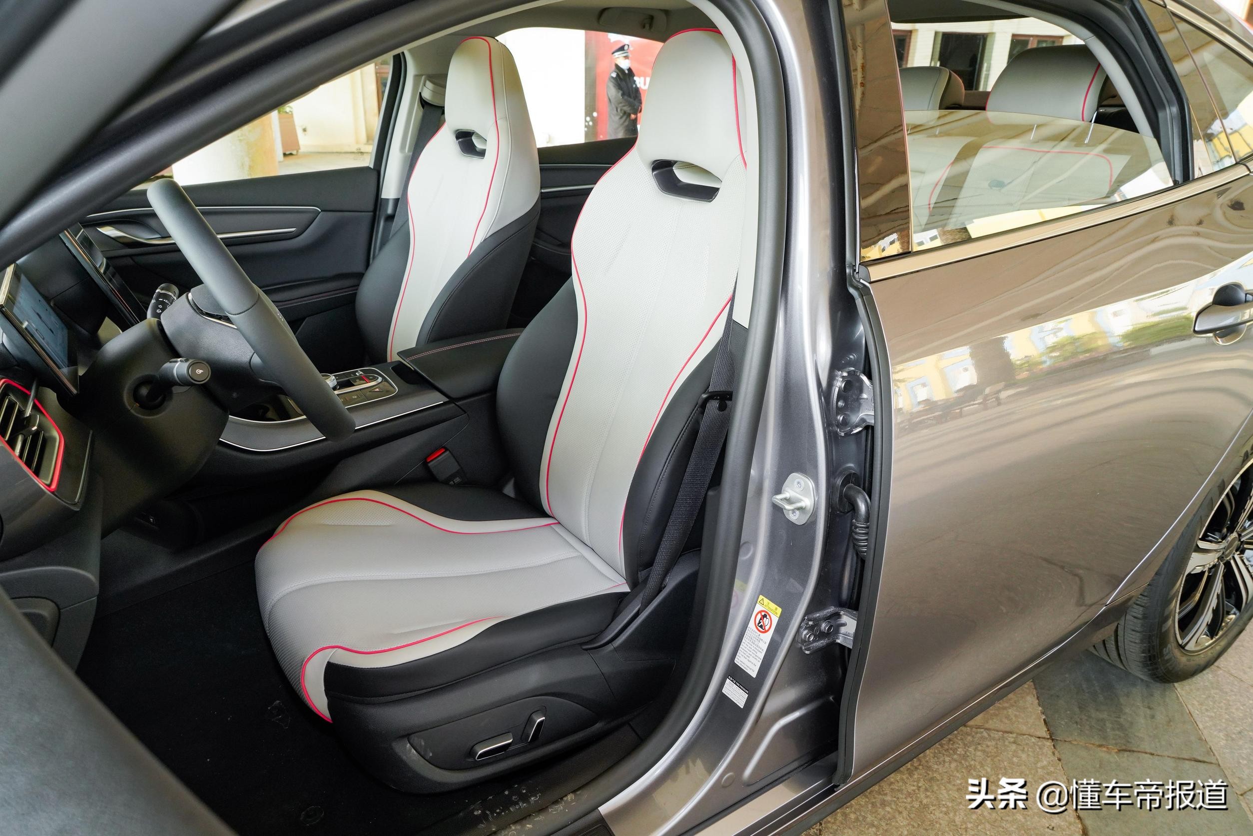 新车|“军舰”系列登场，比亚迪驱逐舰05正式上市，售11.98万元起