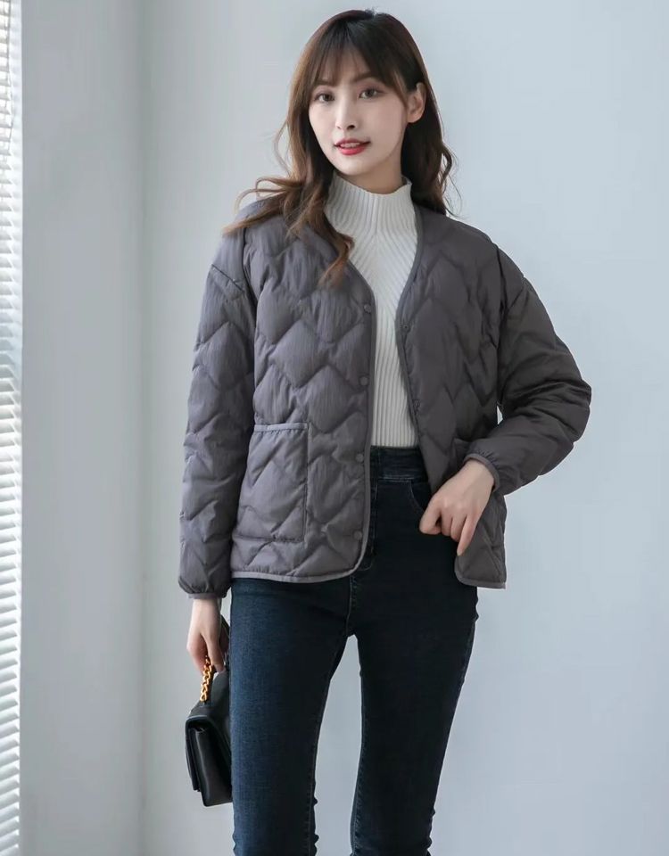 今年火了一种羽绒服，叫“轻型羽绒服”，南北通用的实穿派，好美