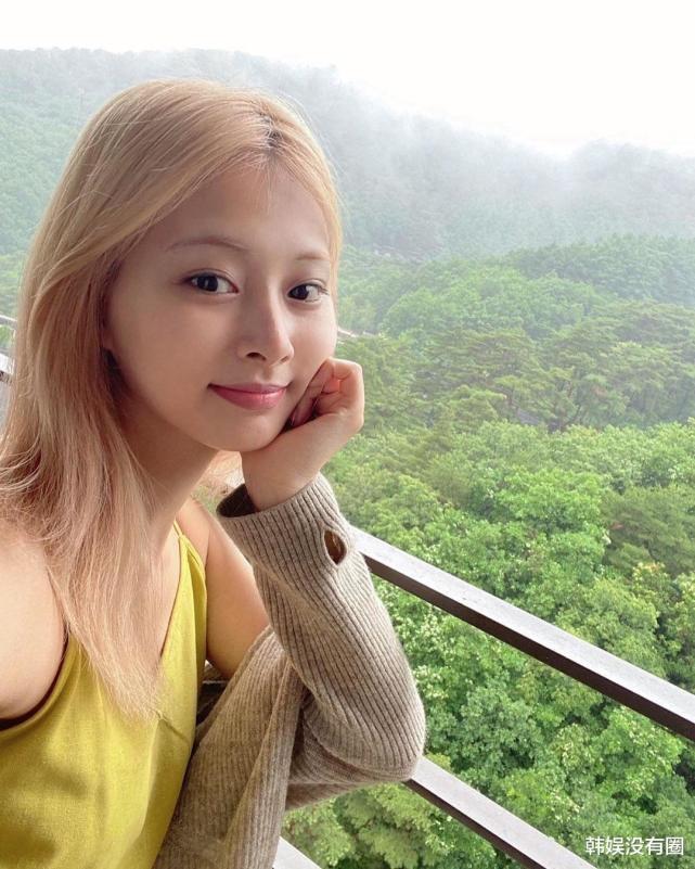 木头美人变性感美女?twice周子瑜晒私照近况引热议