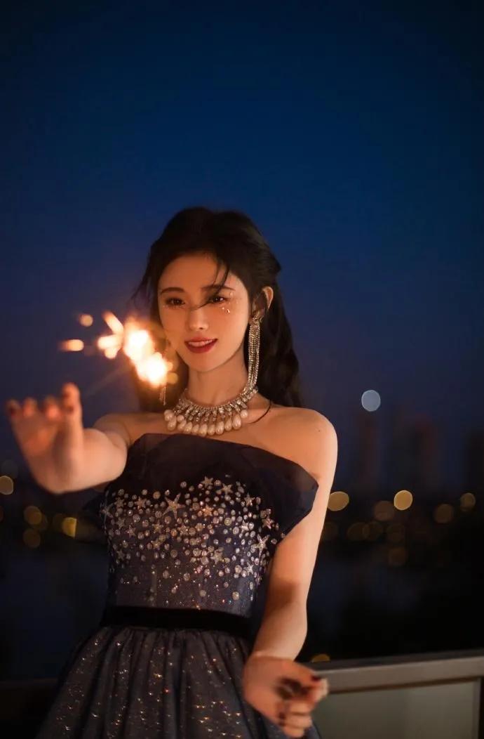 鞠婧祎还是古装妆扮最好看，这次选对了