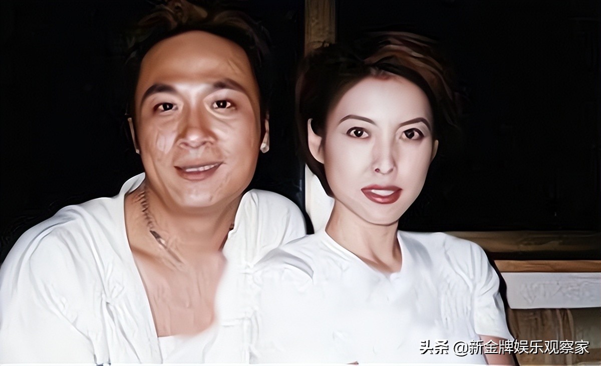 14岁费曼晒吴镇宇夫妇牵手照，妈妈露背影不露脸，调侃爸爸是老人