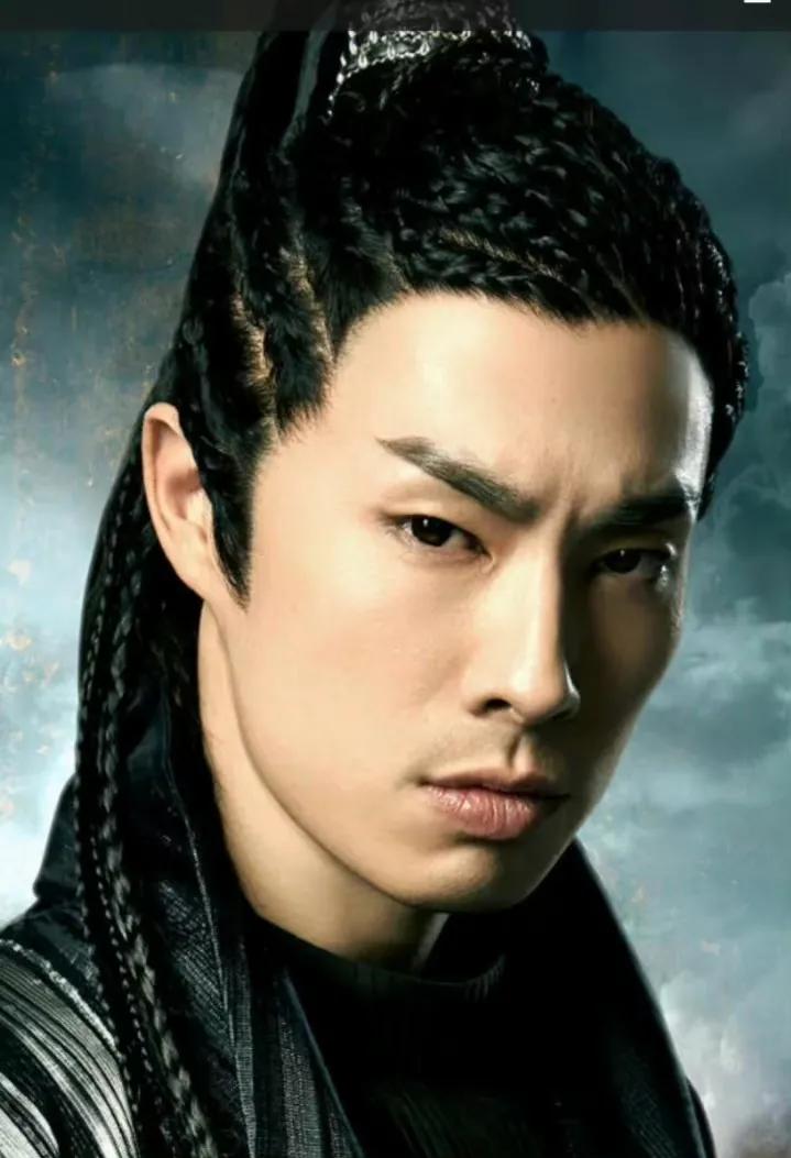 古装丑男？不，现代美男