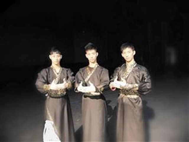 不靠颜值靠实力的三胞胎兄弟，原来学舞蹈，现在成了军营男子汉