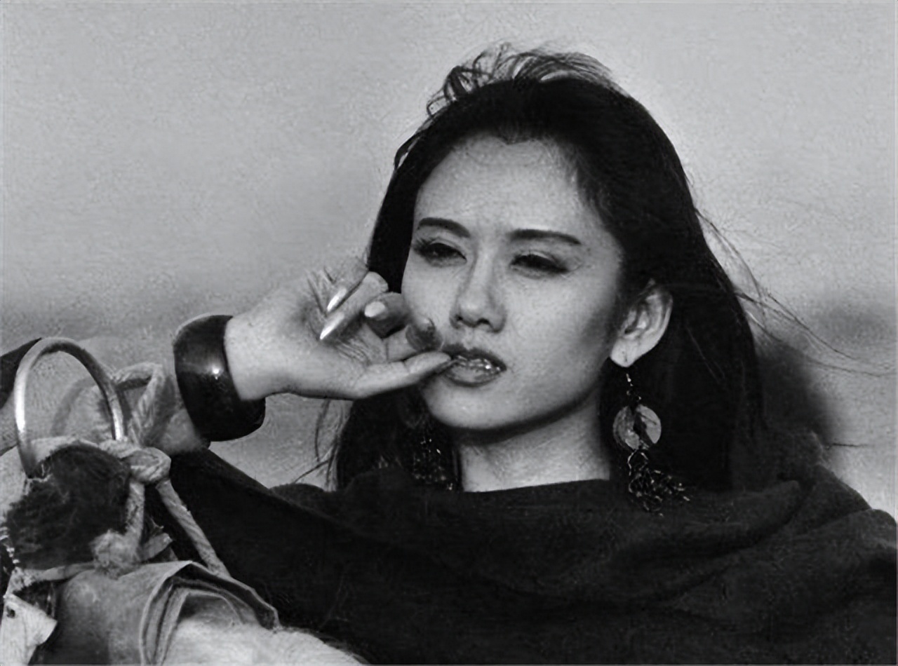 哪有什么“不老女神”，离开百万修图师，这些女明星的脸全露馅了