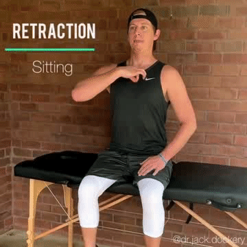 直角肩凹到没脖子，腿还短了一大截？这次红毯僵硬得太不像她了吧