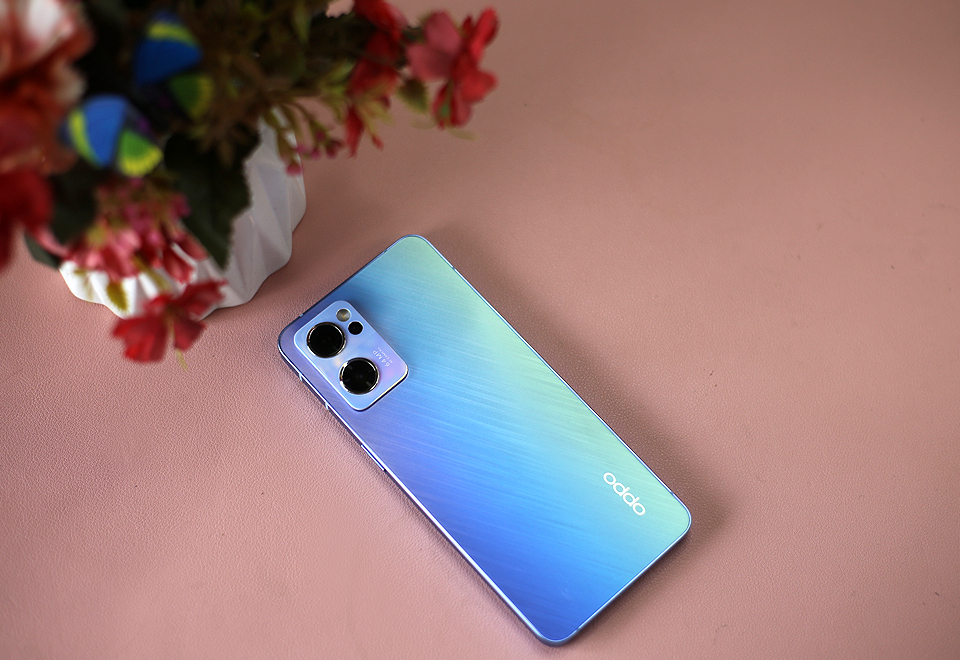 超高颜值的中端机，OPPO Reno7手机开箱