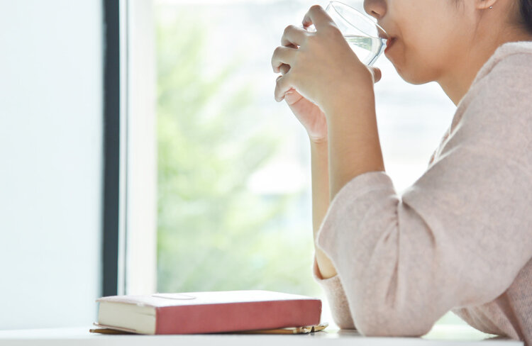 晨起第一杯水，不少人没喝对！先刷牙还是先喝水？看看医生怎么说