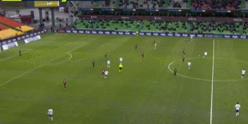 伊布在法甲大杀四方（法甲新伊布一年半贡献37球！1米97的大中锋：会是下一个豪门惊喜）