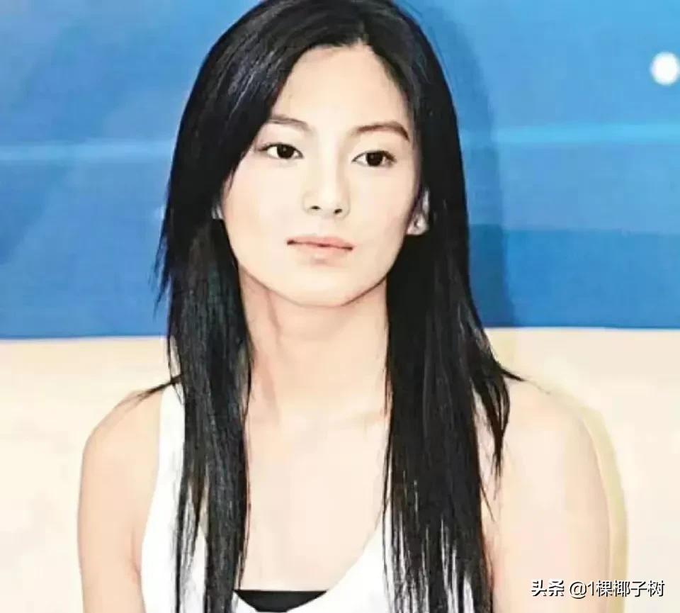 早期的张雨绮姐姐还是单眼皮