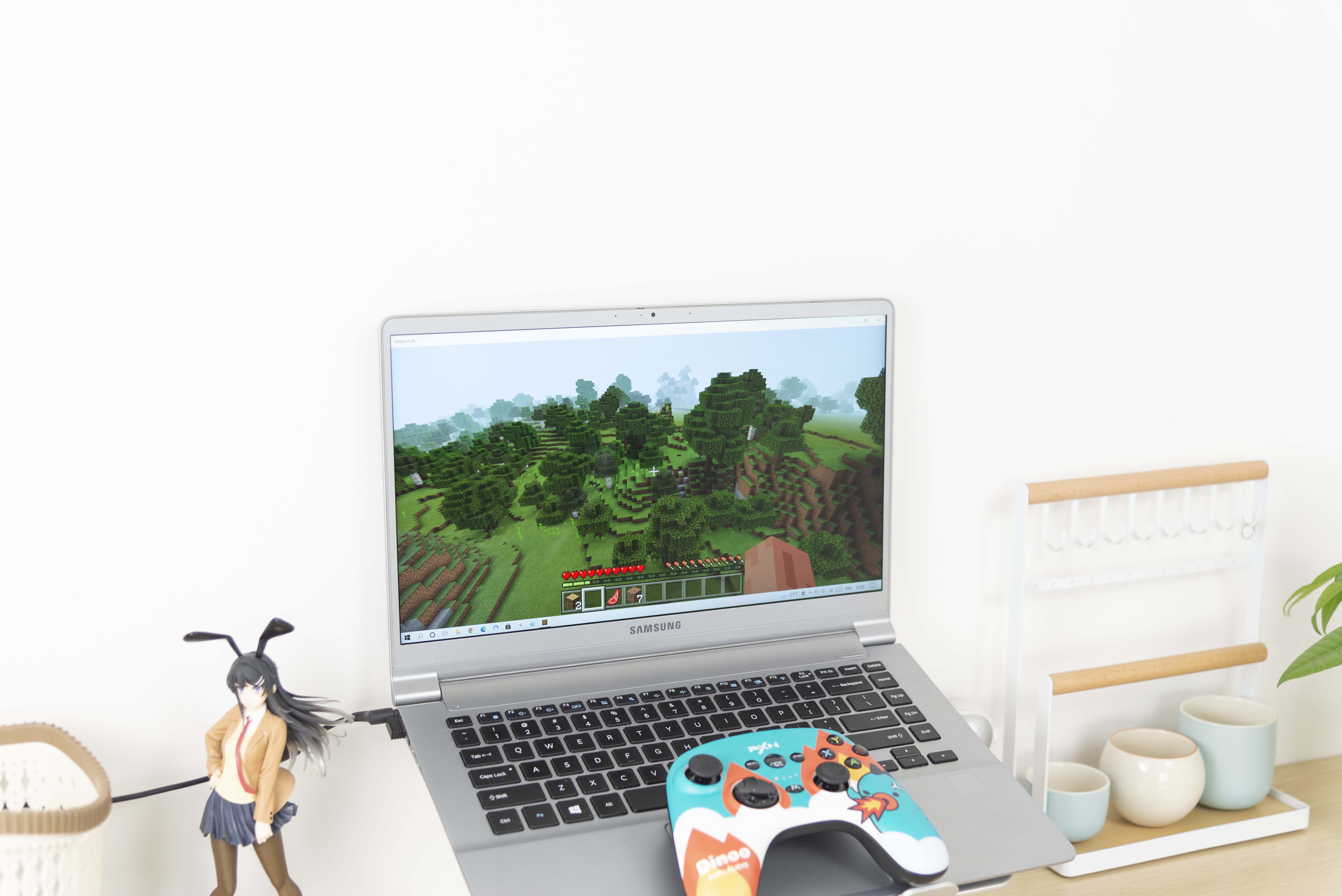 精致可爱的游戏手柄：自由更换面盖，支持自定义宏