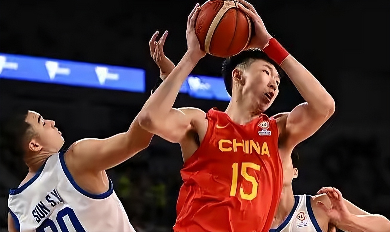 nba周琦今天为什么上场(杜锋场边咳嗽！周琦首秀降维打击，碾压归化中锋，1V3轻松补篮)