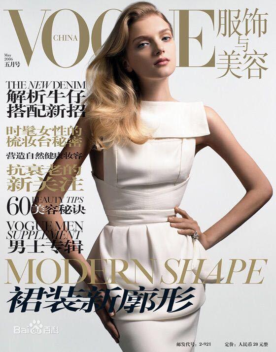 英伦百合“沈经理”，既可以化身为御姐，也能秒变甜妹子