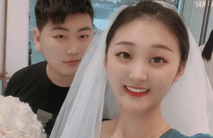 大衣哥儿媳:陈萌晒与朱小伟的婚纱照表示已怀双胞胎,打脸陈亚男