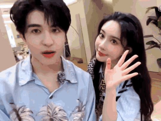 恋与偶像第二季在线观看(不是恋综也有cp磕？笨蛋美女和年下奶狗，尹浩宇孟子义甜疯了？)