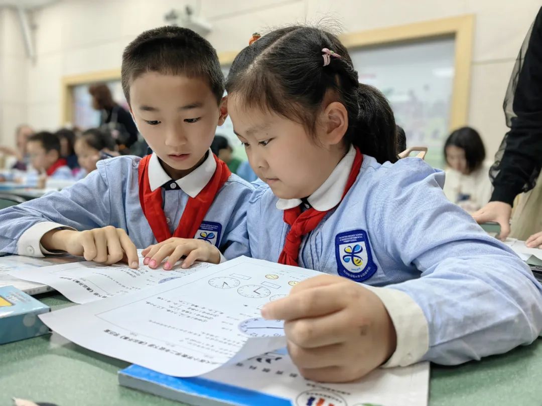 冯之刚名师工作室齐聚双流区实验小学外国语学校开展送教研讨活动