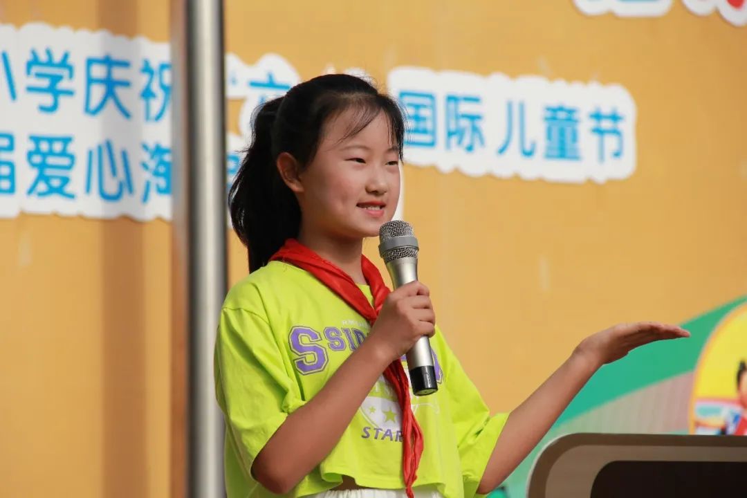 双流区九江小学举行“争做绿色低碳AI小达人”环保主题升旗仪式